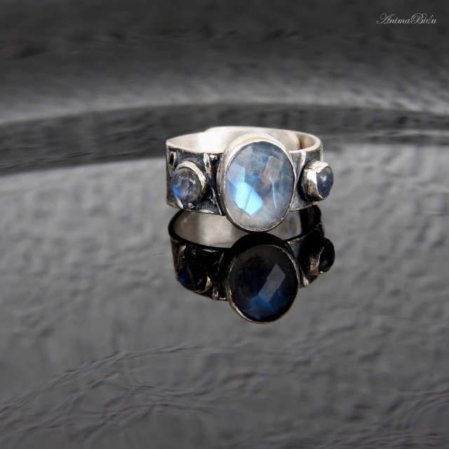 Obrączka srebrna z kamieniami księżycowymi regulowana