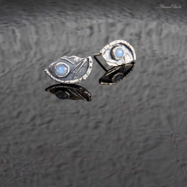 Kolczyki srebrne wkrętki z kamieniem księżcowym