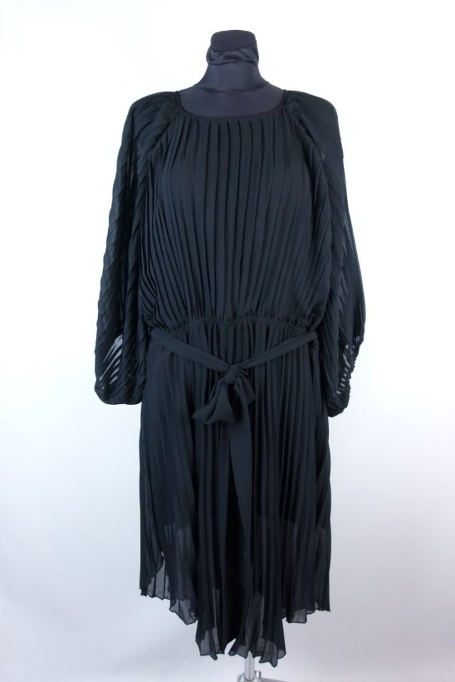 Boohoo plisowana sukienka do kolan żorżeta 26 / 54