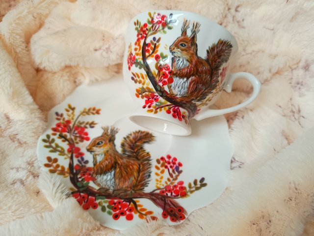 Ręcznie malowany komplet z wiewiórkami filiżanka z talerzykiem