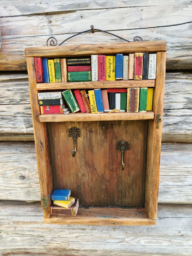 Wieszak na klucze biblioteczka prezent dla mamy