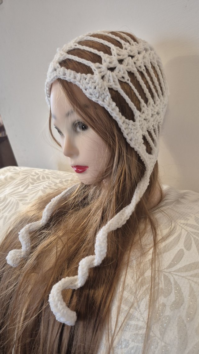 Szydełkowa czapka pajęczyna