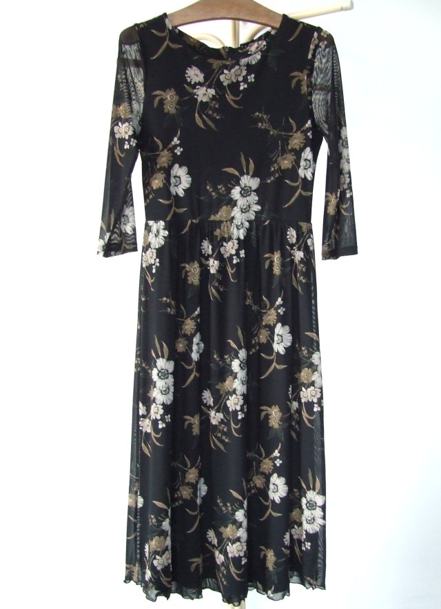 czarna sukienka w beżowe kwiaty 36