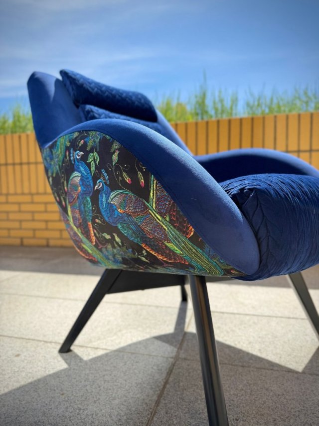 Fotel Skandynawski pawie pikowany chabrowy