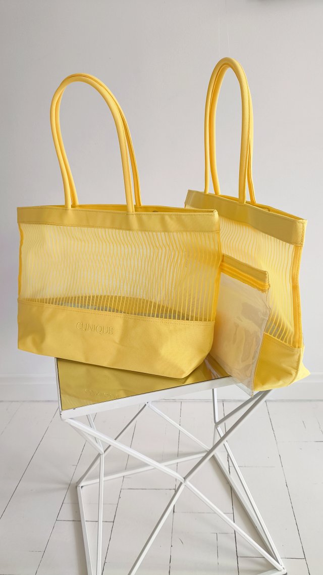 Plażowa torba Clinique z kosmetyczką