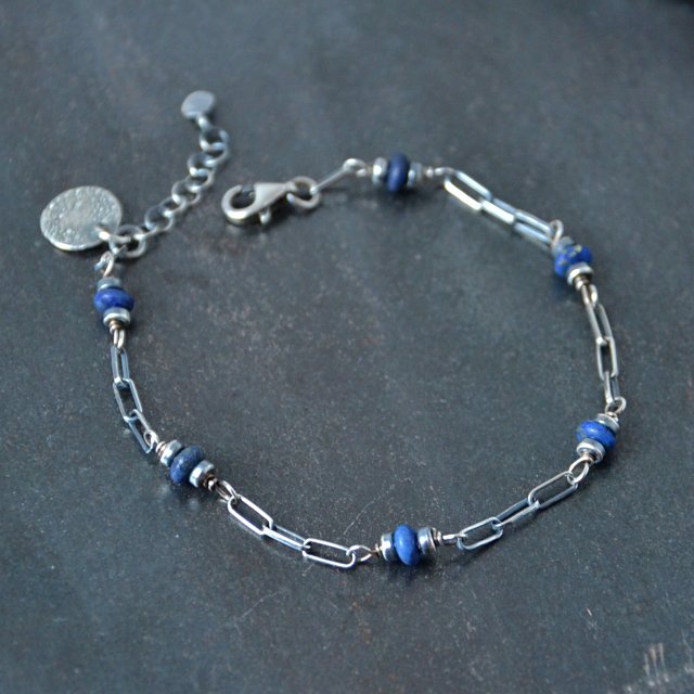 Delikatna bransoletka z lapis lazuli