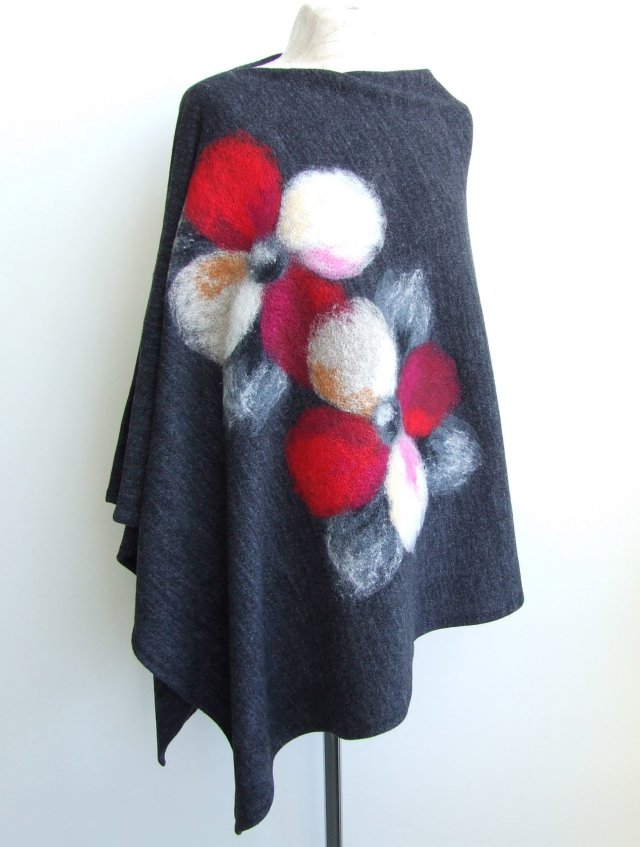 nowe ponczo narzutka onesize czarny melanż kwiaty