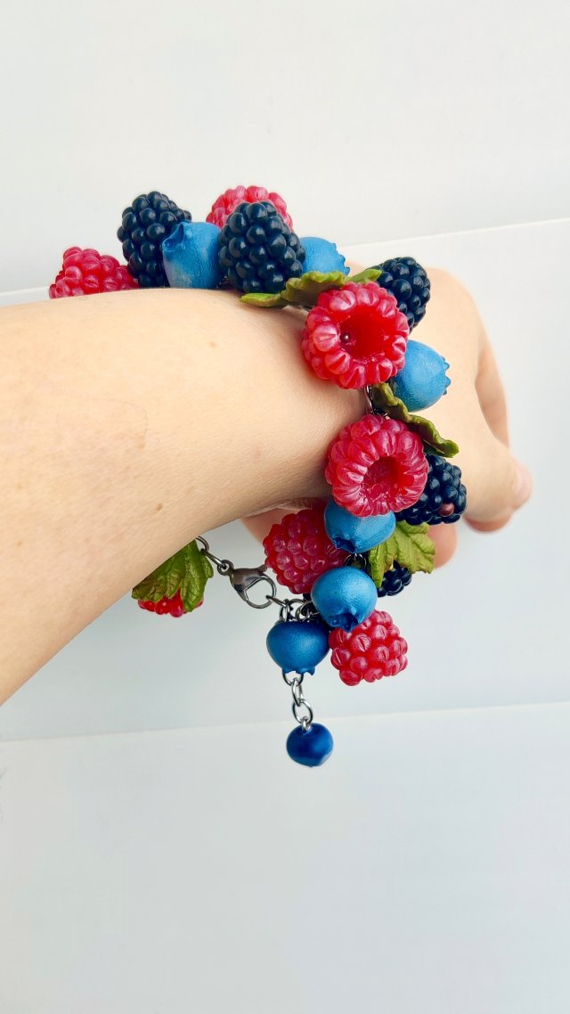 Realistyczna Bransoletka Owocowa — Maliny, Jeżyny, Jagody — Stal Chirurgiczna