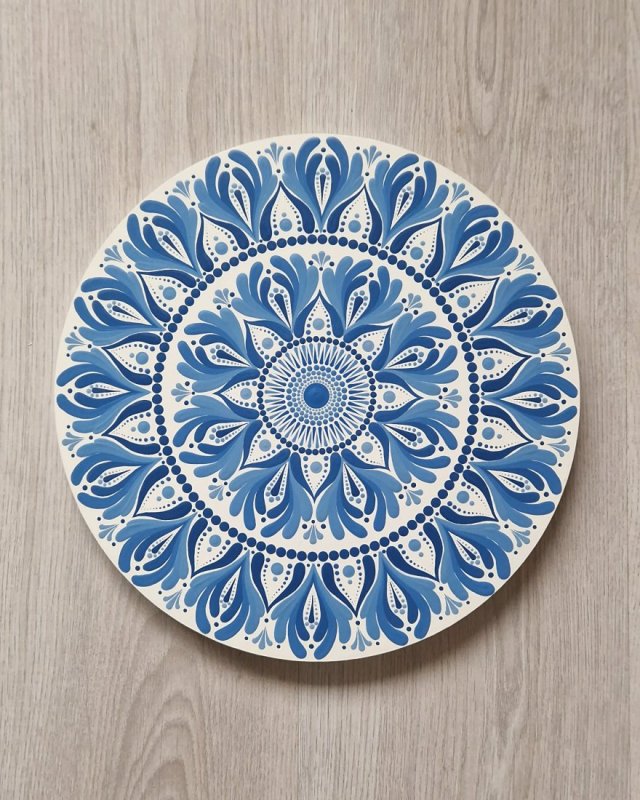 Ręcznie malowana mandala | Ukojenie, spokój i klarowność | 30 cm | Biały, niebieski | Dekoracja ścienna