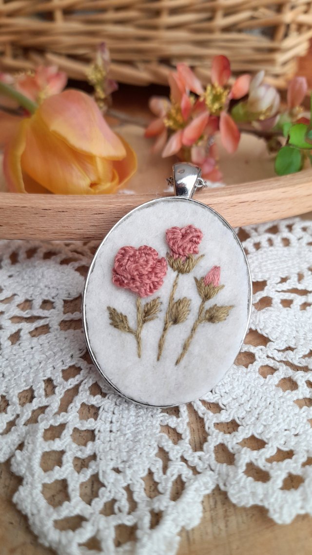 Naszyjnik Herbaciane róże ogrodowe