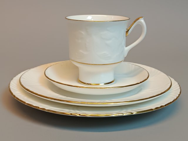 Rzadki Angielski Kwartet – Staffordshire Crown (Filiżanka + 3 Talerzyki)