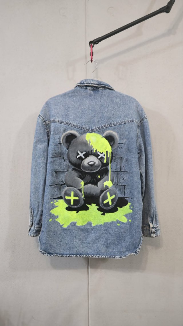 Kurtka jeansowa - ręcznie malowana - skate - street - miś - handmade - S/M