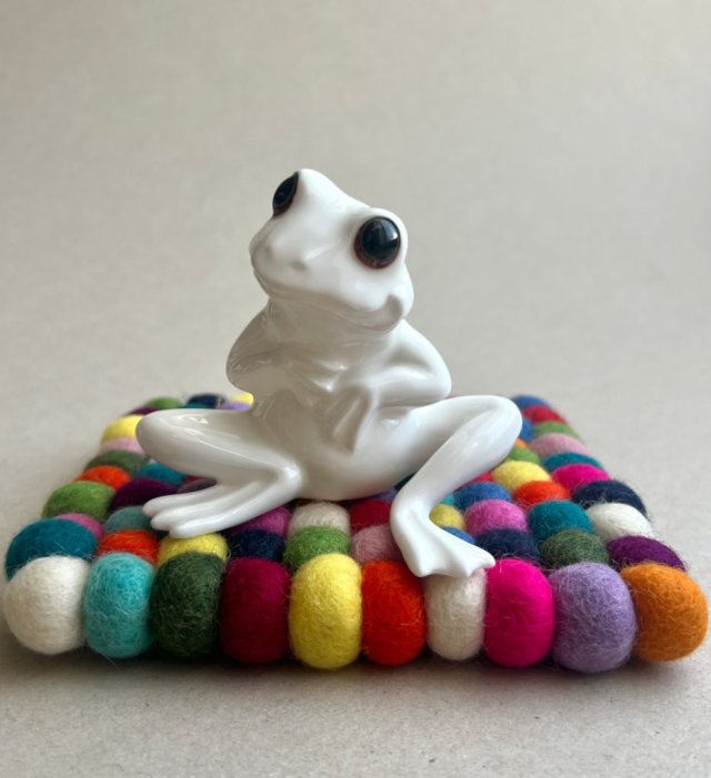 ❤ Sweet Frog- Royal Osborne ❤ Bardzo urocza wysokiej jakości figurka porcelanowa