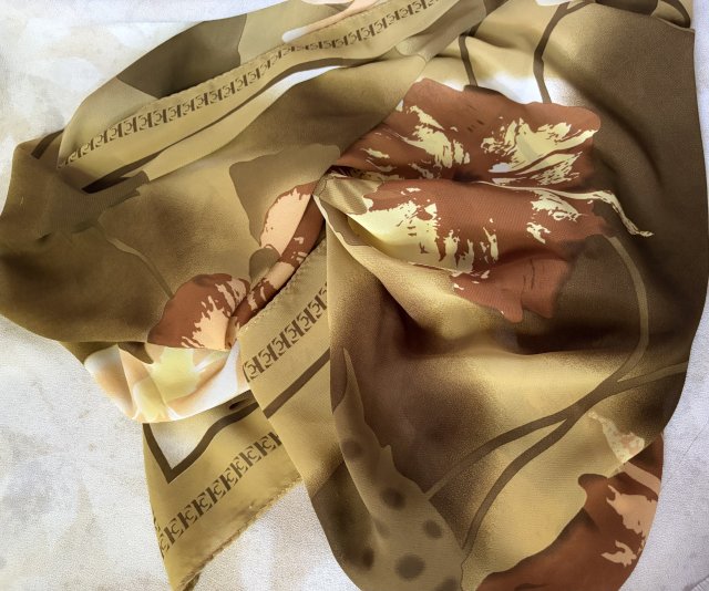 100 % Silk scarf 52 x 162 szal jedwabny ciekawy wzór i złożenie barw
