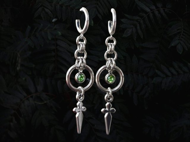 Kolczyki Chainmaille "Zielony Sztylet" – Stal Chirurgiczna & Cyrkonia