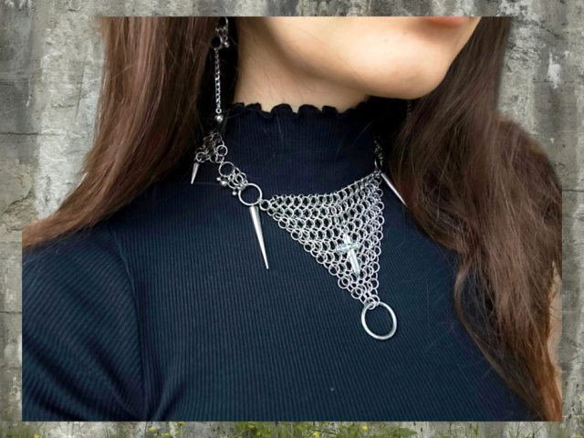 Choker z Trójkątem Kolczym i Krzyżem Kolce Gotycki Naszyjnik Dark Fantasy