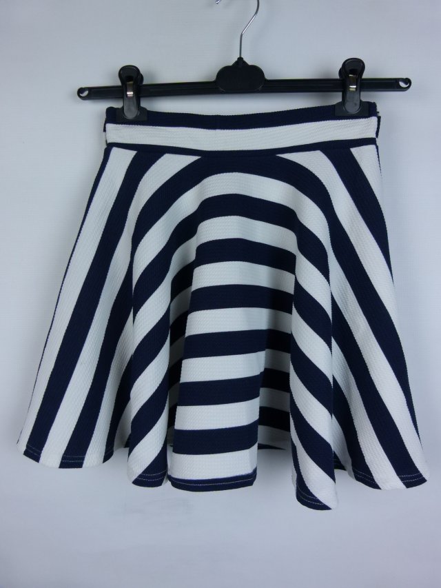 Boohoo kloszowana spódnica mini 8 / 36