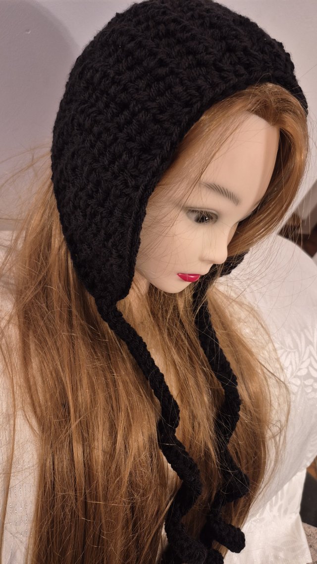Czarne Bonnet – Ręcznie robiony kapturek na szydełku (Handmade)