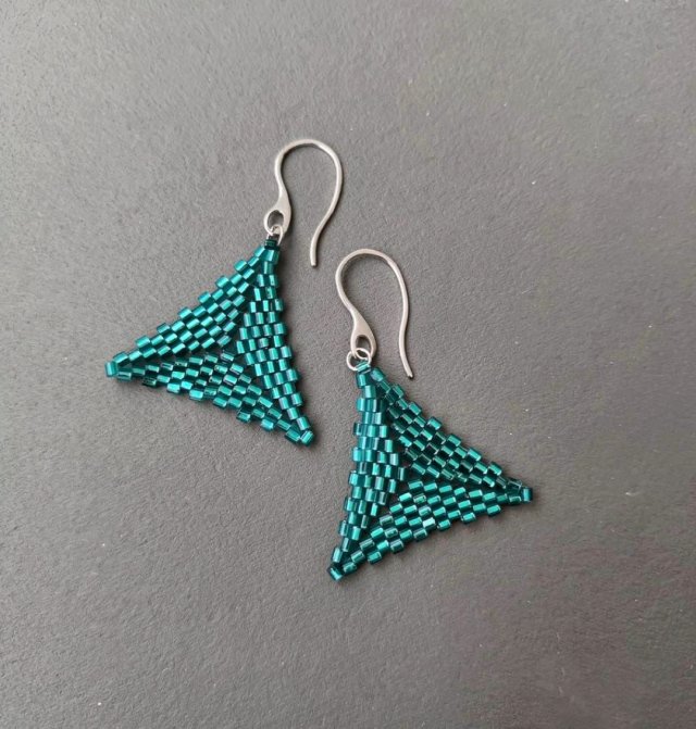 TRIANGLE GLAMOUR