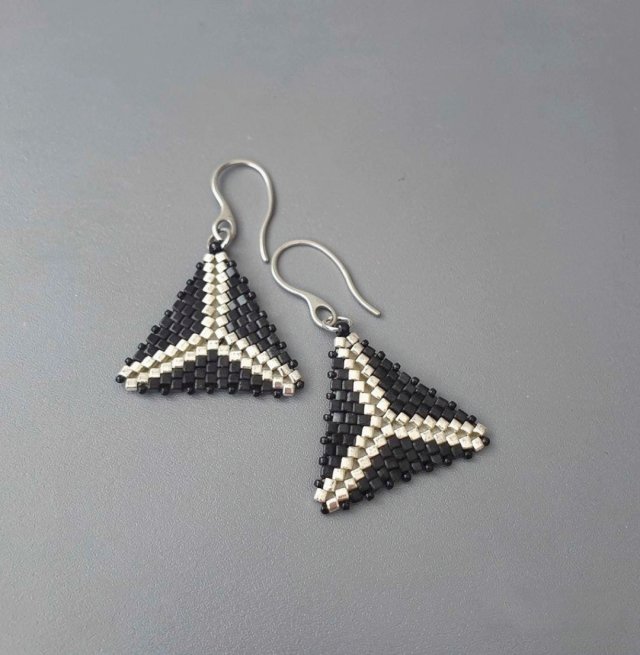 TRIANGLE BLACK&SILVER