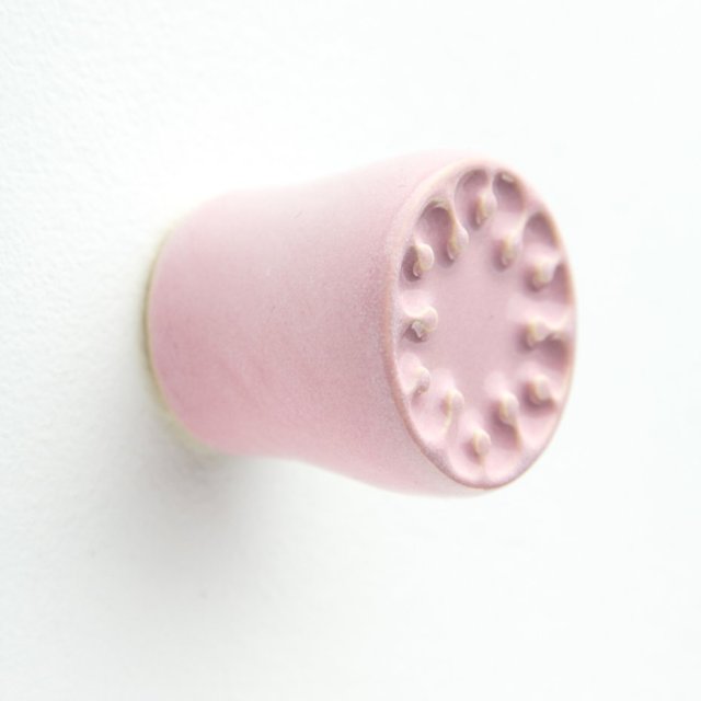 Ceramiczna mała gałka do mebli, lila-róż, wz.9