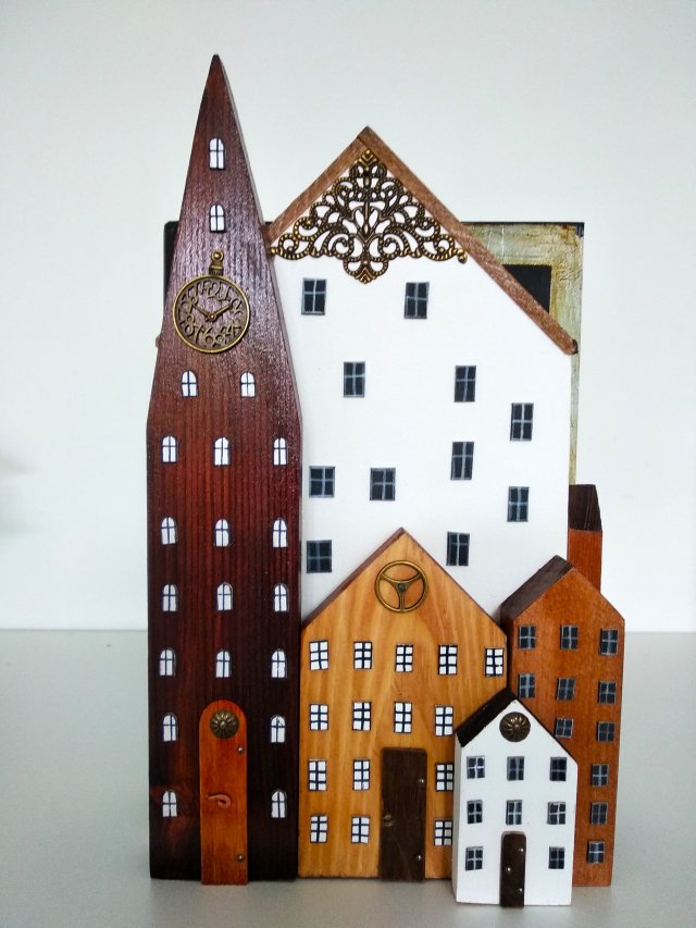 Podpórka do książek - Drewniane kamieniczki.