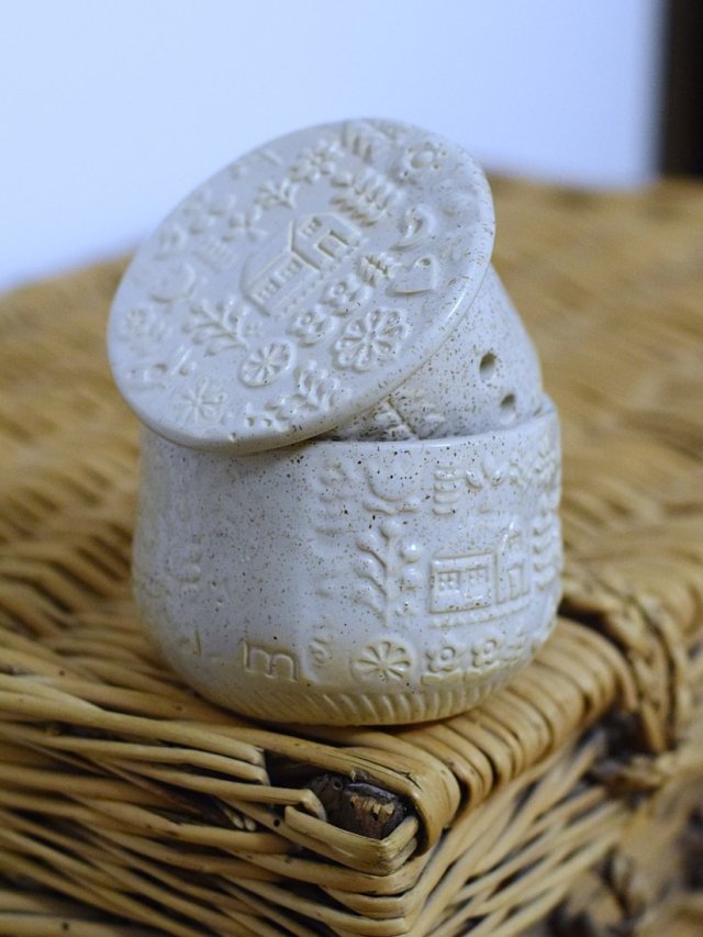 Maselniczka wodna francuska (French butter dish) "Beżowa Wioska".