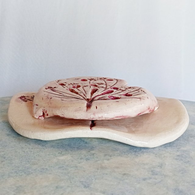 Ceramiczna mydelniczka artystyczna | kwiatowy akcent