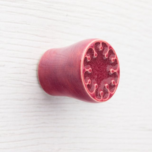 Ceramiczna gałka do mebli wiśniowa, wz.9