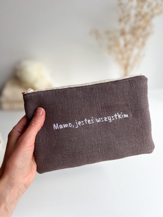 Lniana kosmetyczka haftowana - Mamo, jesteś wszystkim