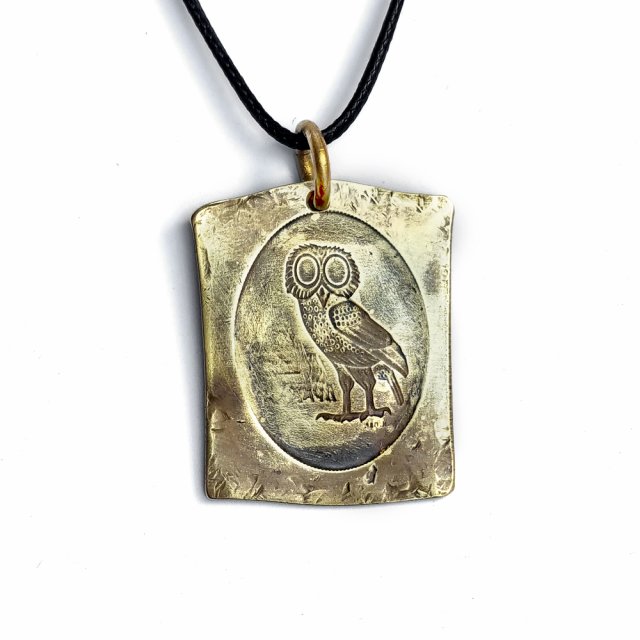 Wisiorek z mosiądzu - ateńska sowa relief