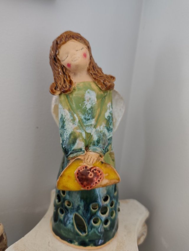 anioł ceramiczny