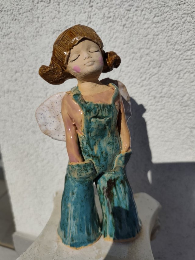 anioł ceramiczny