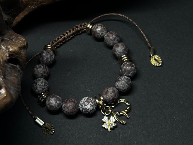 Bransoletka "Harmonia i Szczęście" – Naturalny Alabaster & Złote Symbole