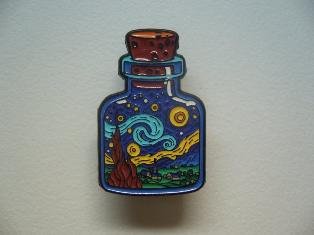 METALOWA EMALIOWANA  PRZYPINKA OBRAZ "GWIEŹDZISTA NOC" VINCENT VAN GOGH