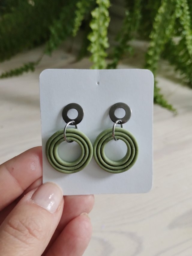 wiszące okręgi z okręgami :) szałwia