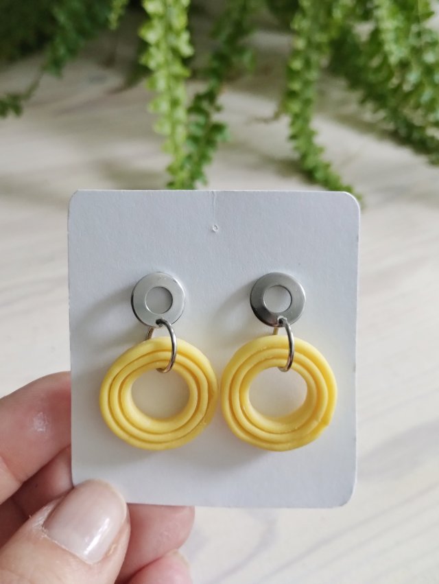 wiszące okręgi z okręgami :) żółte