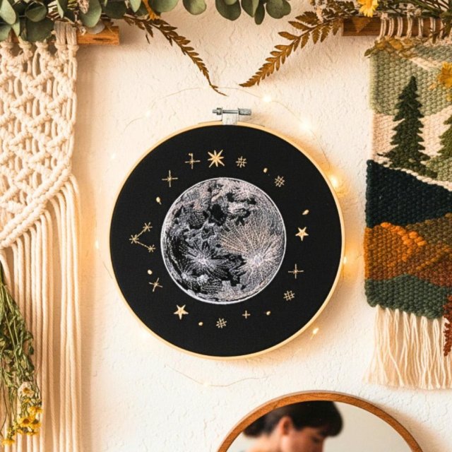Pełnia księżyca, haft w tamborku 23 cm