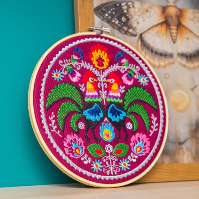 Koguty łowickie - bordo, haft w tamborku 20 cm