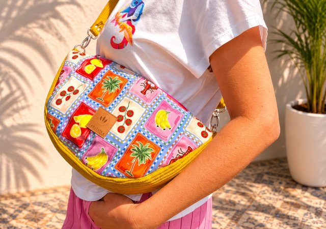 Pikowana torebka nerka crossbody Amalfi