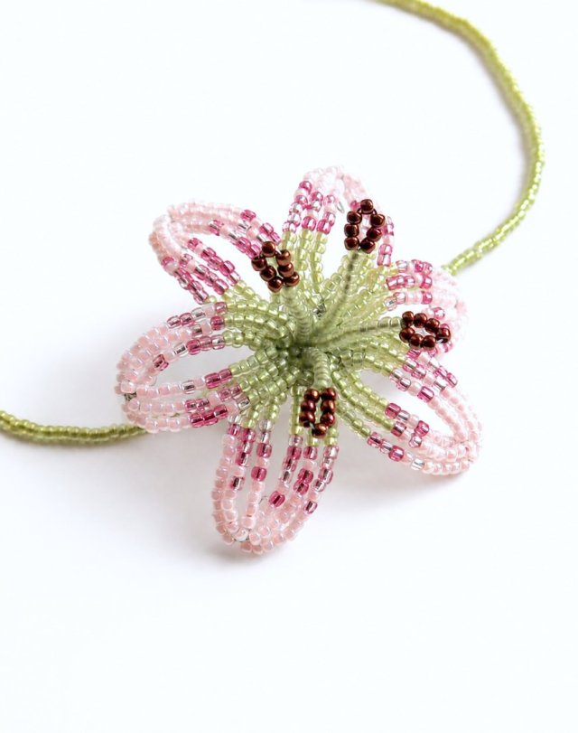 Różowo-pistacjowa lilia naszyjnik choker z koralików