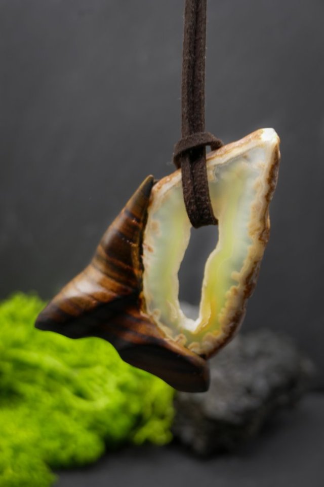 Ręcznie rzeźbiony wisiorek z dojrzałego octowca, agat cytrynowy– biżuteria z duszą natury - pirografia prezent dla kobiety dla niej Unique Jewelry Des