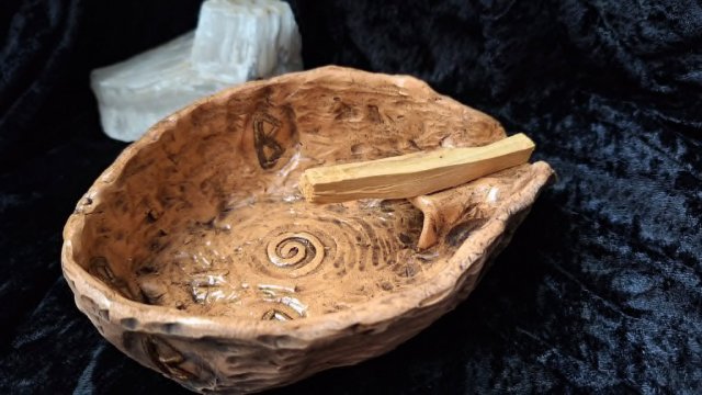 Ceramiczna misa rytualna na Palo Santo - Podstawka pod kadzidła z runą Berkano