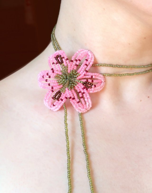 Różow lilia naszyjnik choker z koralików