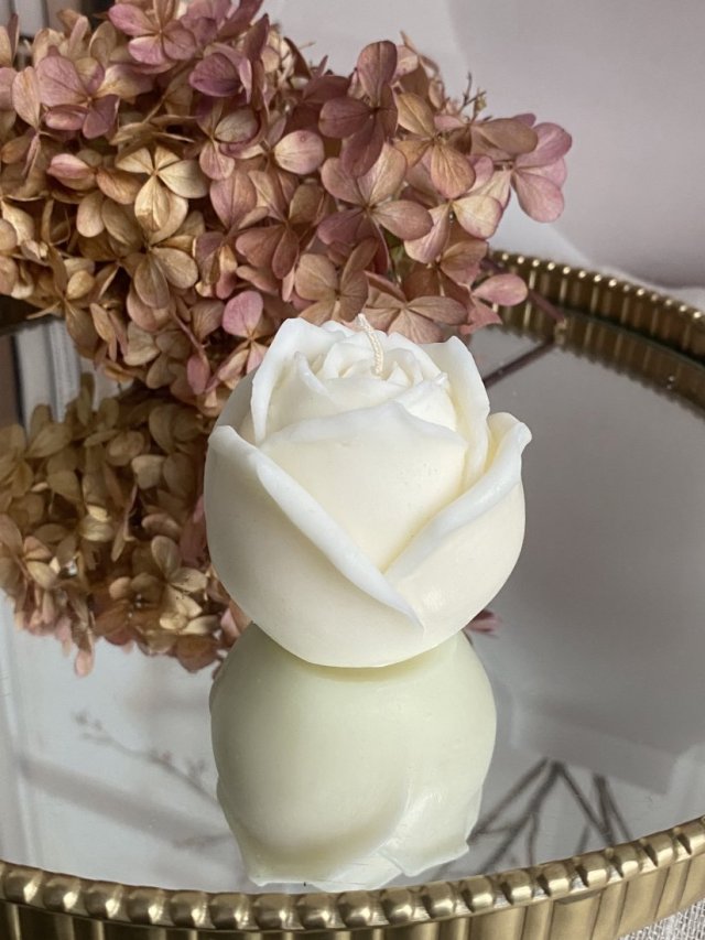 Świeca sojowa ekologiczna dekoracyjna "Rose" 57x60mm biała
