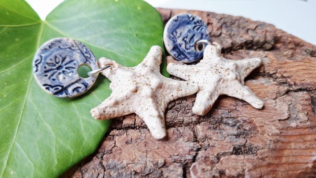 Ceramiczne kolczyki z rozgwiazdami – powiew hiszpańskiej plaży