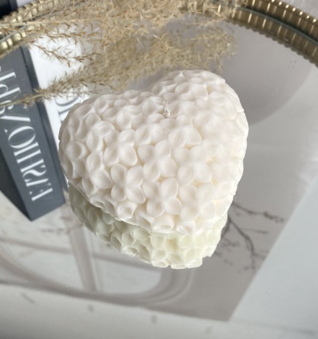 Świeca sojowa ekologiczna dekoracyjna "Flowers Heart" 98x42mm