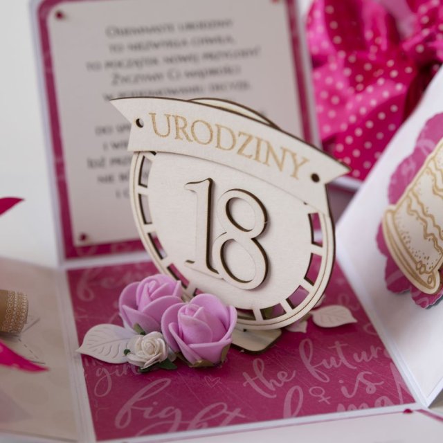 Pudełeczko prezent na 18 urodziny kartka 3d