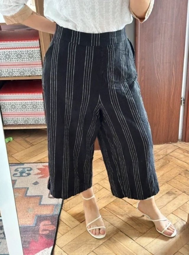 Czarne capri w białe paski Torrid 6XL bawełniane szerokie nogawki Plus Size 6XL / 52 / 24