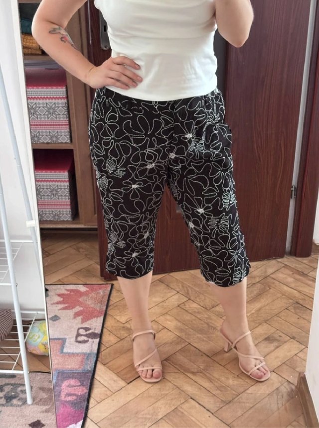Czarne capri z białym haftem kwiatowym Talbots Woman Petites 14W XL / 42 / 14